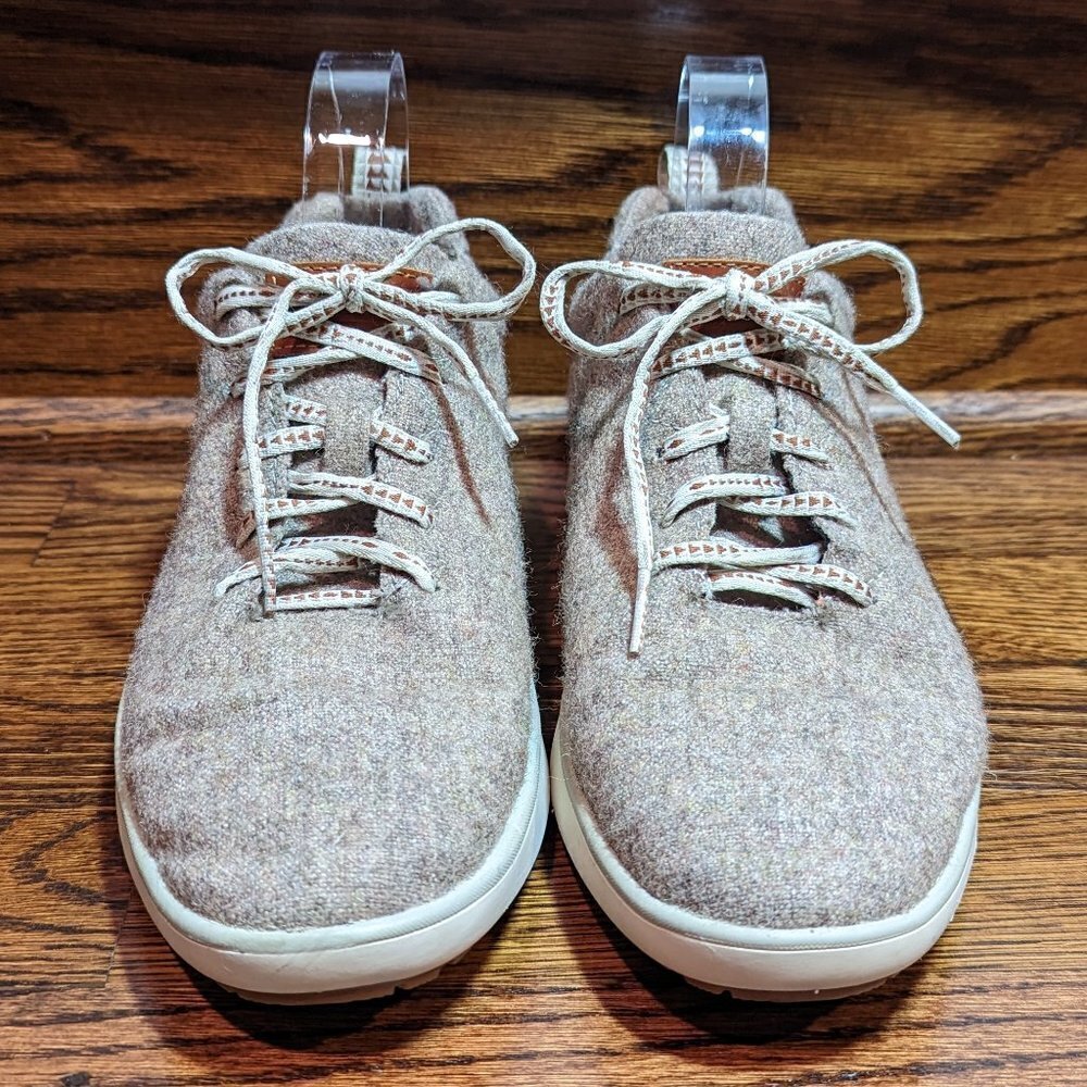 Pendleton size 8 light brown wool sneakers